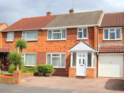 4 Bedroom Semi-detached House For Sale In Farnborough