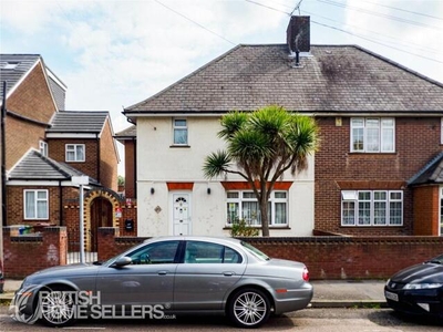 4 Bedroom Semi-detached House For Sale In Grays, Thurrock