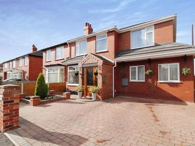 4 bedroom semi-detached house for sale in Grove Hill Road, Wheatley Hills, Doncaster, DN2