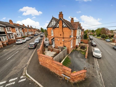 4 bedroom semi-detached house for sale in Lansdowne Road, Worcester, WR3