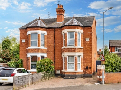 4 bedroom semi-detached house for sale in Laugherne Road, Worcester, Worcestershire, WR2