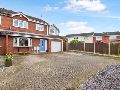 4 bedroom semi-detached house for sale in Queenswood Drive, Worcester, Worcestershire, WR5