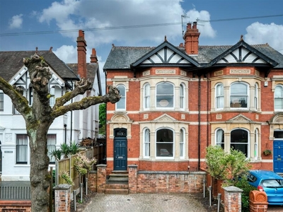 4 bedroom semi-detached house for sale in Shrubbery Avenue, Worcester, WR1 1QH, WR1