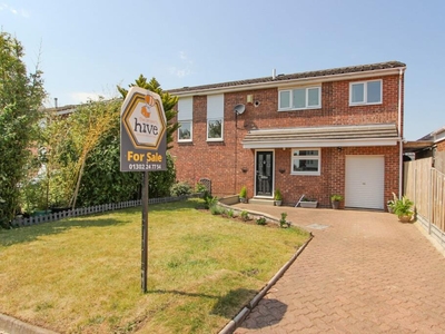 4 bedroom semi-detached house for sale in Whitton Close, Bessacarr, Doncaster, DN4