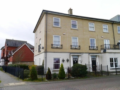 4 bedroom terraced house for rent in Bonny Crescent, Ipswich, IP3