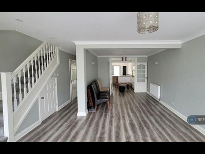 4 Bedroom Terraced House For Rent In Enfield