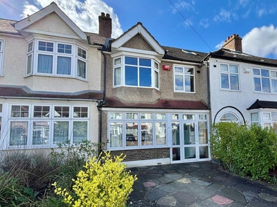 4 bedroom terraced house for sale in Abbots Way, Beckenham, BR3