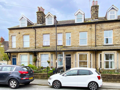 4 bedroom terraced house for sale in Chatsworth Place, Harrogate, HG1