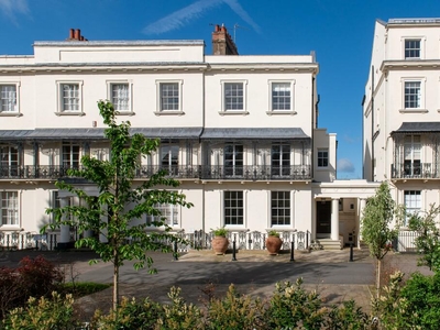 4 bedroom terraced house for sale in Clarendon Square, Leamington Spa, Warwickshire, CV32