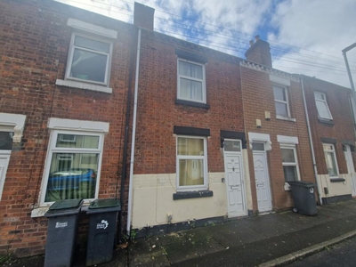 4 bedroom terraced house for sale in Lewis Street, Stoke-on-Trent, ST4