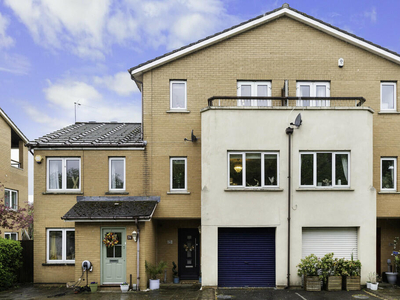 4 bedroom town house for sale in Grangemoor Court, Cardiff Bay, Cardiff, CF11