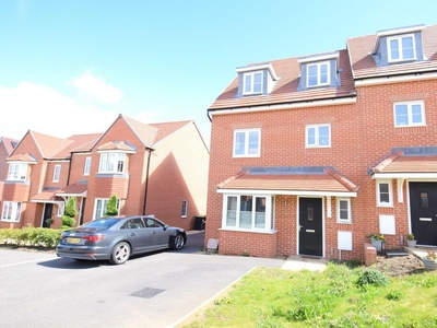 4 bedroom town house for sale in Zander Grove, Manor House Park, Bedford, MK40
