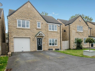 5 bedroom detached house for sale in Brackendale Way, Thackley,, BD10