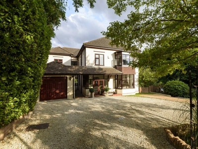 5 bedroom detached house for sale in Elsley Road, Tilehurst, Reading, Berkshire, RG31