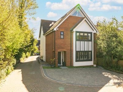 5 bedroom detached house for sale in Watford Road, St. Albans, Hertfordshire, AL2