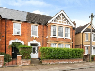 5 bedroom end of terrace house for sale in Kingsley Road, Bedford, Bedfordshire, MK40