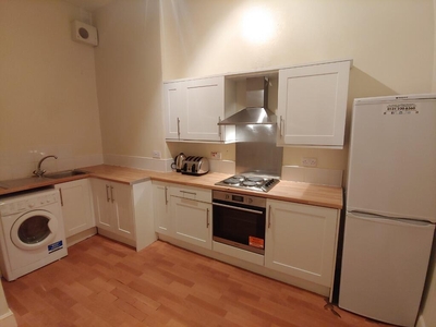 5 bedroom flat for rent in Merchiston Avenue, Polwarth, Edinburgh, EH10