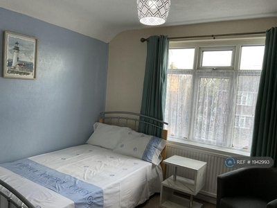 5 bedroom semi-detached house for rent in Broadgate, Beeston, Nottingham, NG9