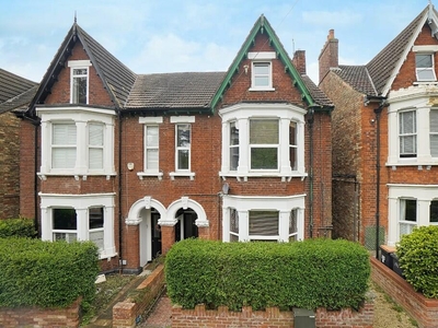 5 bedroom semi-detached house for sale in Foster Hill Road | Bedford | MK41 | opp Bedford Park, MK41