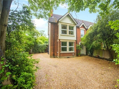 5 bedroom semi-detached house for sale in Kimbolton Road, Bedford, Bedfordshire, MK41