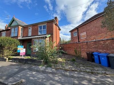 5 bedroom semi-detached house for sale in Park Grove, Derby, DE22