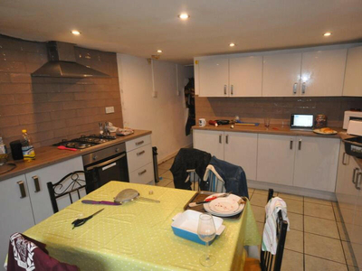 5 bedroom terraced house for rent in Meadow View, Leeds, West Yorkshire, LS6