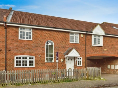 5 bedroom terraced house for sale in Garwood Crescent, Grange Farm, Milton Keynes, MK8
