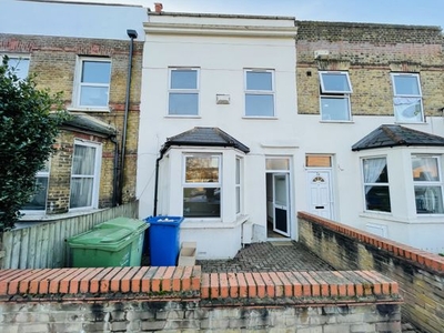 5 bedroom terraced house to rent London, SE15 5AS