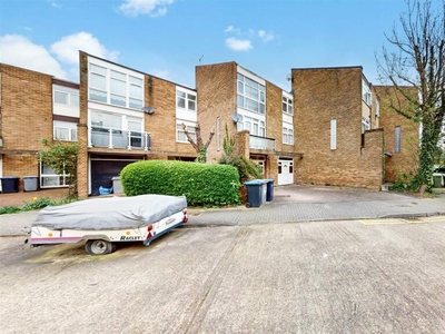 5 bedroom town house for sale in Windsor Crescent, Wembley, Middlesex, HA9