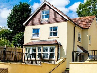 6 bedroom detached house for rent in Bell Hill, Bristol, BS16