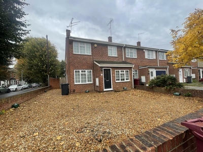 6 bedroom semi-detached house for sale in West Reading, Berkshire, RG30