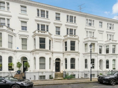 6 bedroom terraced house for sale in Strathmore Gardens, Kensington, London, W8