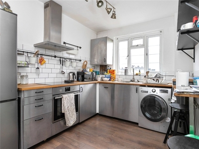 Beaumont Court, Upper Clapton Road, London, E5 2 bedroom flat/apartment in Upper Clapton Road