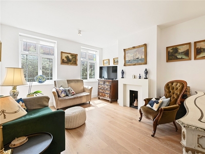 Edwardes Square, London, W8 2 bedroom flat/apartment in London