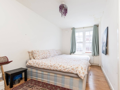 Flat in Edgware Road, Hyde Park Square, W2