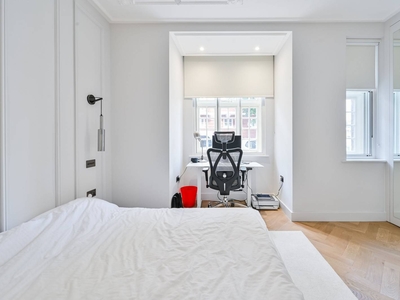 Flat in Harrowby Street, Marylebone, W1H