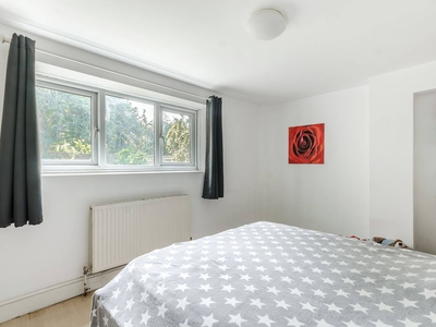 Flat in Palace Road, Tulse Hill, SW2
