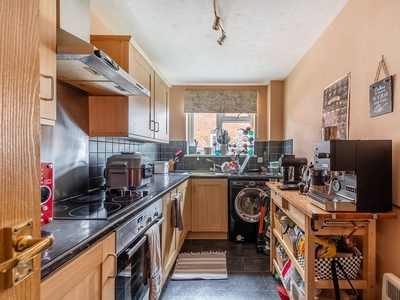Flat in Rabournmead Drive, Northolt, UB5