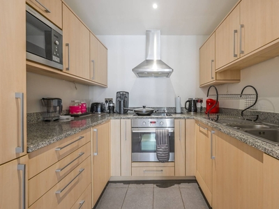 Flat in WESTGATE APARTMENTS, Canning Town, E16