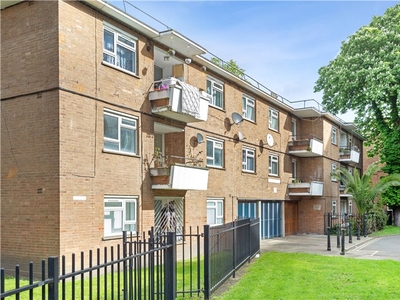 McIntyre Court, Studley Road, London, SW4 2 bedroom flat/apartment in Studley Road