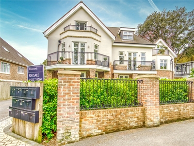 Spur Hill Avenue, Lower Parkstone, Poole, BH14 2 bedroom flat/apartment in Lower Parkstone