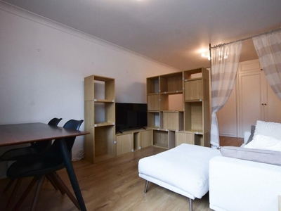 Studio flat for rent in Cumberland Terrace Mews, Regents Park, London NW1