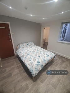 Studio flat for rent in Mansfield Road, Nottingham, NG1