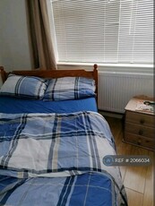 Studio flat for rent in Orpington, London, BR5