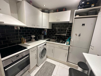 Studio flat for rent in St Augustines Avenue, SOUTH CROYDON, CR2