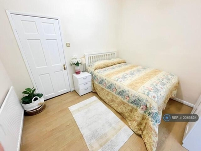 Studio Flat For Rent In Sutton