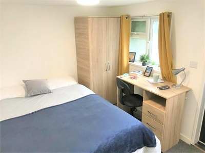 Studio flat for rent in The Polygon, Southampton, SO15