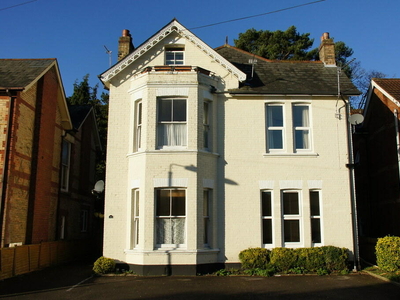 Studio flat for rent in Westbourne Park Road, Bournemouth, BH4