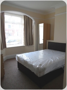 4 bedroom house share for rent in Wentworth Road, Doncaster, South Yorkshire, DN2