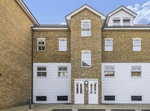 2 Bed Flat/Apartment For Sale in Wraysbury, Berkshire, TW19 - 4661859